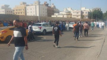 طابور ممتد.. استمرار توافد المصريين بـ جدة للتصويت في انتخابات مجلس النواب طابور ممتد.. استمرار توافد المصريين بـ جدة للتصويت في انتخابات مجلس النواب