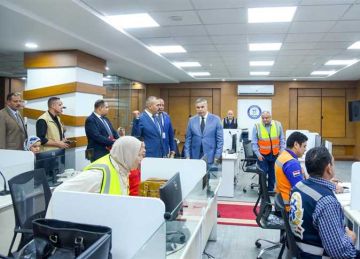  فور بدء التصويت .. محافظ الإسكندرية يتابع سير انتخابات مجلس النواب بغرفة العمليات