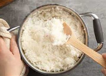الأرز الأبيض هيطلع مفلفل.. أسرار تحضيره بنجاح دون أن يصبح معجنا (الطريقة والخطوات)