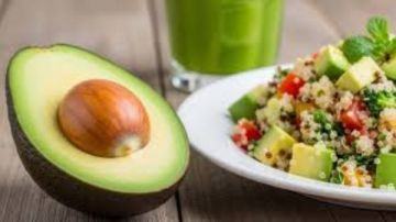 الأفوكادو.. فاكهة دهنية ستغير شكل بشرتك وجسمك