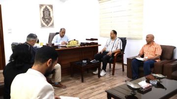 رئيس مدينة الغردقة يعقد لقاء دوريا مع المواطنين ويستعرض 11 طلبا رئيس مدينة الغردقة يعقد لقاء دوريا مع المواطنين ويستعرض 11 طلبا