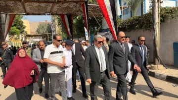 مساعد وزير الداخلية لمنطقة وسط الصعيد يتفقد محيط لجان انتخابات النواب