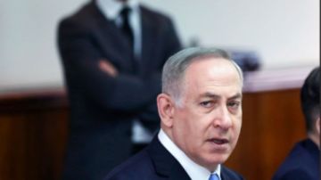 من السيجار إلى السلطة.. كيف يوظف نتنياهو نفوذه للهروب من المحاكمة؟ محلل يجيب