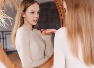 منها أمام السرير.. لا تضع أبدا المرآة فى هذه الأماكن (سيحدث مشاكل في الحب والعمل)