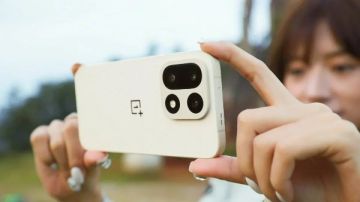  OnePlus تستعد لإطلاق هاتف رائد صغير الحجم: عودة الأناقة إلى كف اليد