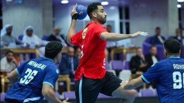 الأهلي يتوج بكأس السوبر المصري لكرة اليد بعد الفوز على سموحة الأهلي يتوج بكأس السوبر المصري لكرة اليد بعد الفوز على سموحة