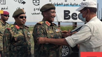 البرهان يستقبل الرئيس الإريتري في بورتسودان