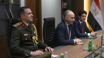 السفير المصري في بلجراد يلتقي وزير الدفاع الصربي