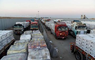 الهلال الأحمر المصري يسير قافلة زاد العزة الـ73 بإمدادات شتوية وغذائية عاجلة لدعم أهالي غزة الهلال الأحمر المصري يسير قافلة زاد العزة الـ73 بإمدادات شتوية وغذائية عاجلة لدعم أهالي غزة