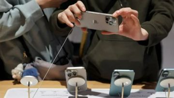 بتصميم ثوري.. أبل تمهد لثورة في تصميم هاتف آيفون 20 فما القصة؟