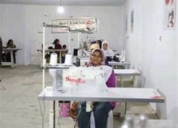 تدريب 20 شابا على الخياطة والكهرباء في ورش متنقلة بالمنوفية