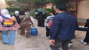 توافد ناخبي النواب إلى لجنة الشهيد عبد الرحمن الصيرفي الثانوية بنين بالدقي .. صور