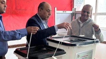 رئيس حزب حماة الوطن يدلي بصوته في انتخابات مجلس النواب 2025