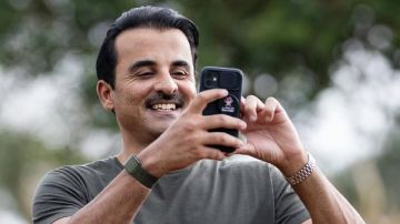 كيف تشتري iphone أمير دولة قطر بدون ضريبة