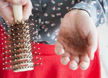  الحقي شعرك .. حيل بسيطة تحمي شعرك من التساقط في فصل الخريف