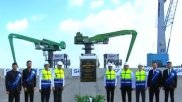 الرئيس السيسي يفتتح محطة سكاي بورتس متعددة الأغراض بميناء شرق بور سعيد الرئيس السيسي يفتتح محطة سكاي بورتس متعددة الأغراض بميناء شرق بور سعيد