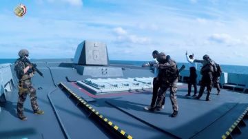 اللواء محمود فوزي: الضابط البحري يعيش في المياه مدة تصل إلى 48 يوما