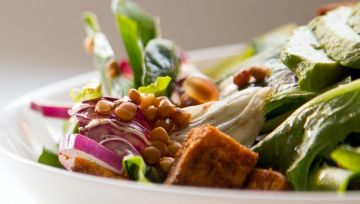 حكم التصدق بالأكل البايت .. الإفتاء ترد حكم التصدق بالأكل البايت .. الإفتاء ترد