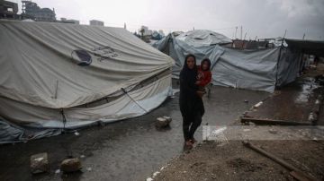 حماس توجه نداء إلى الجامعة العربية بعد غرق الخيام في غزة حماس توجه نداء إلى الجامعة العربية بعد غرق الخيام في غزة