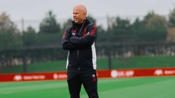 سلوت يعلن غياب ثنائي ليفربول عن موقعة ريال مدريد