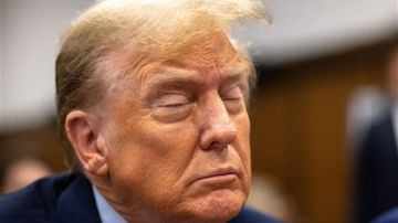 فيديو يهز البيت الأبيض: ترامب يبرر وضعية العيون المغلقة