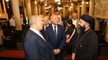 محافظ القاهرة يتفقد كنائس حارة زويلة الأثرية صور