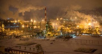 مسيرات أوكرانية تستهدف سفينة ومباني ومستودع نفط في روسيا