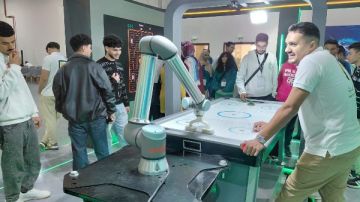 نبض المستقبل في معرض الاتصالات: تكنولوجيا الترفيه تمزج بين الألعاب الإلكترونية والنشاط البدني