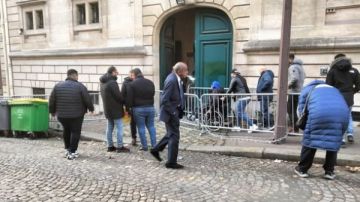 إقبال من المصريين على سفارة مصر بباريس في اليوم الثاني لانتخابات النواب