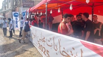 تزايد أعداد الناخبين على مدرسة شركة السكر بالحوامدية صور