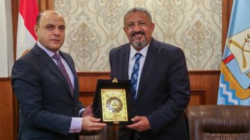 تقديرا لعطائه.. محافظ كفر الشيخ يكرم رئيس شركة المياه السابق صور