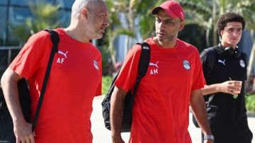 توروب يحاضر لاعبي الأهلي قبل التحرك إلى استاد هزاع بن زايد