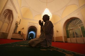 دعاء قيام الليل للرزق وقضاء الحاجة.. احرص عليه ستندهش من عطاء الله دعاء قيام الليل للرزق وقضاء الحاجة.. احرص عليه ستندهش من عطاء الله