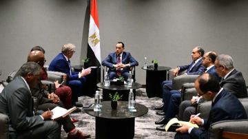 رئيس الوزراء يلتقي مسئولي شركة أنجلو جولد أشانتي المستثمرة في منجم السكري للذهب رئيس الوزراء يلتقي مسئولي شركة أنجلو جولد أشانتي المستثمرة في منجم السكري للذهب