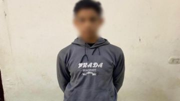 عاتبه بسبب معاكسة فتاة.. القبض على طالب تعدى على أخر بسلاح أبيض في دمياط عاتبه بسبب معاكسة فتاة.. القبض على طالب تعدى على أخر بسلاح أبيض في دمياط