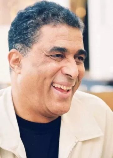 في ذكرى ميلاد أحمد زكي.. مسيرة فنية استثنائية و60 فيلما لا تنسى