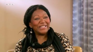 ليز ميتشل تكشف أسرار نجاح فرقة بوني آم في زيارتها لمصر.. فيديو