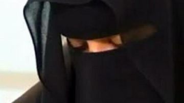 منتقبة تنفذ سطو مسلح على شركة اتصالات شهيرة بتخطيط من صديقتها الموظفة بفرع الوراق منتقبة تنفذ سطو مسلح على شركة اتصالات شهيرة بتخطيط من صديقتها الموظفة بفرع الوراق