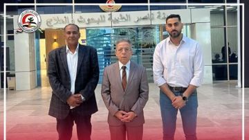 وفد من النقابة العامة يزور طبيب قنا المصاب بطلق ناري