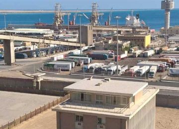 تداول 10 آلاف طن و620 شاحنة بضائع بموانئ البحر الأحمر