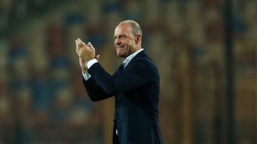 توروب يشيد بأداء لاعبي الأهلي أمام شبيبة القبائل ويحذر من مواجهة الجيش الملكي