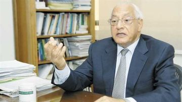 عاجل علي الدين هلال يكشف خطورة دعوات حذف كلمة العربية من تعريف مصر