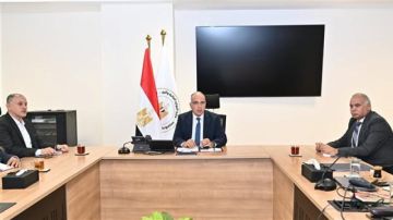 وزير الري يتابع موقف مشروع تأهيل المنشآت المائية 