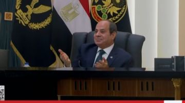 الرئيس السيسي: مصر لديها إمكانات كبيرة والمفروض يكون لدينا 60 أو 70 مليون سائح الرئيس السيسي: مصر لديها إمكانات كبيرة والمفروض يكون لدينا 60 أو 70 مليون سائح