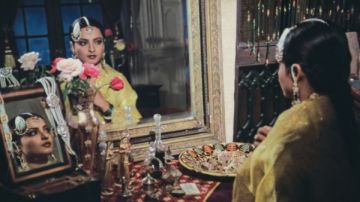 الهندية ريخا جنشا تشارك في عرض الفيلم الكلاسيكي أومراو جان بمهرجان البحر الأحمر