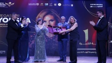 تكريم يسرا وبكاء الهام وحضور النجوم.. 15 صورة من افتتاح شرم الشيخ للمسرح الشبابي