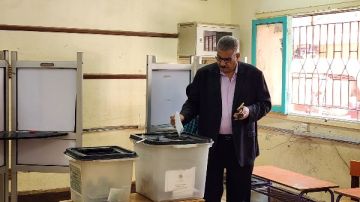 مدير عام إدارة سوهاج التعليمية يدلي بصوته في انتخابات النواب ويؤكد: المشاركة خطوة مهمة للتنمية