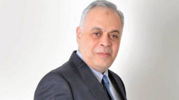 منتقدا ما يحدث.. أشرف زكي: السوشيال ميديا ساهمت في ظاهرة تصوير عزاءات الفنانين ويصل الأمر للانتهاك