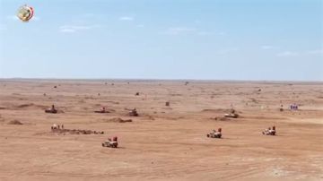 وزير الدفاع يشهد تنفيذ المرحلة الرئيسية للمشروع التكتيكى بجنود بالذخيرة الحية وزير الدفاع يشهد تنفيذ المرحلة الرئيسية للمشروع التكتيكى بجنود بالذخيرة الحية