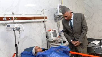 أخبار أسوان.. تقديم الرعاية الطبية لطالبة بحادث انقلاب أتوبيس.. وإزالة للتعديات وقوافل طبية وإشادة سويسرية